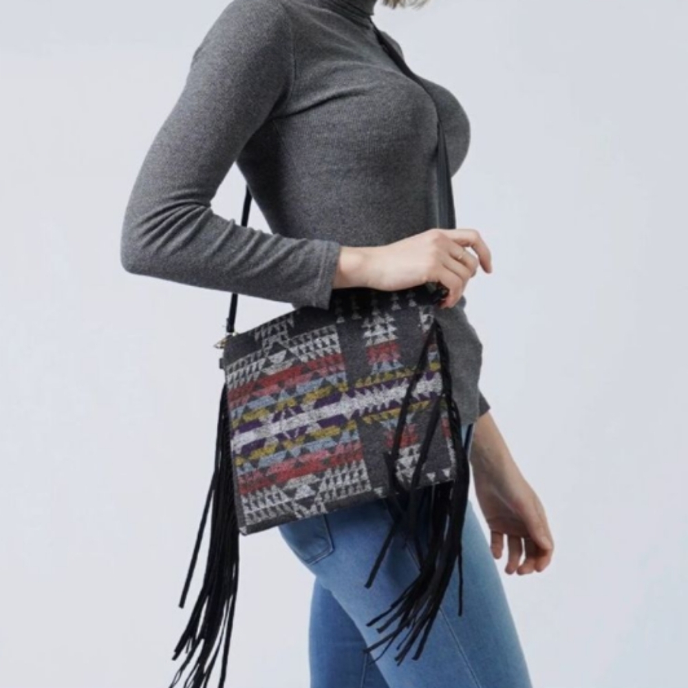 L.I.B. New York Western Boho Multiwear Bag with Fringe NEW - Picture 6 of 6